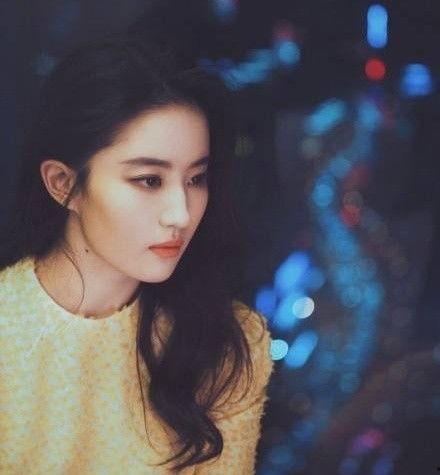 刘亦菲吃瓜群众,揭秘明星背后的真实生活